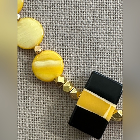 20 inch Mother of Pearl coin bead necklace NWOT - Picture 6 of 12